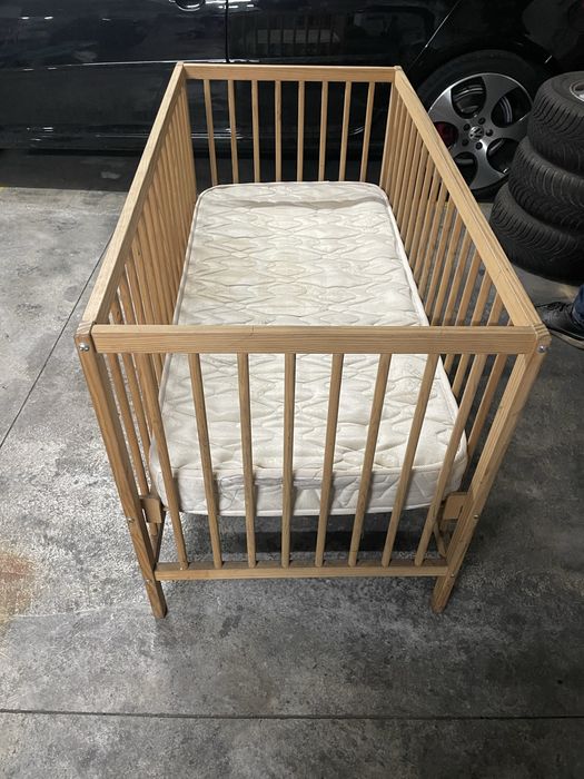 berço de bebe + colchao