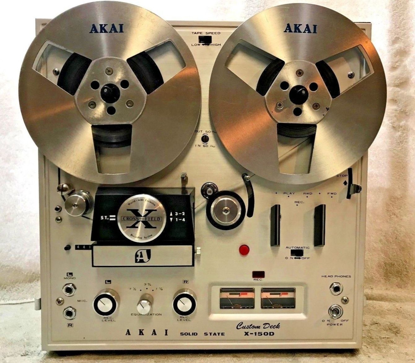 AKAI X 150D катушечный магнитофон.