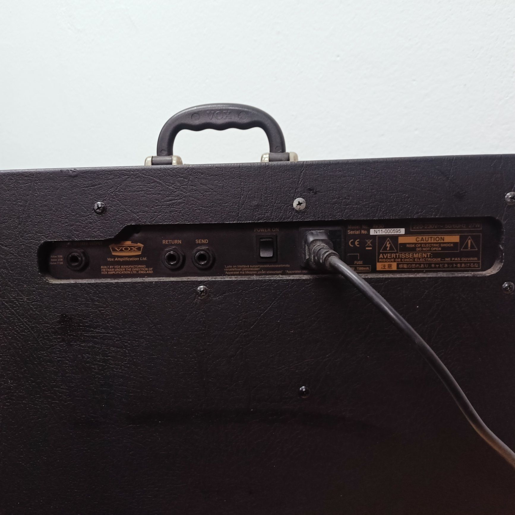 Wzmacniacz gitarowy combo lampowy -VOX AV30.
