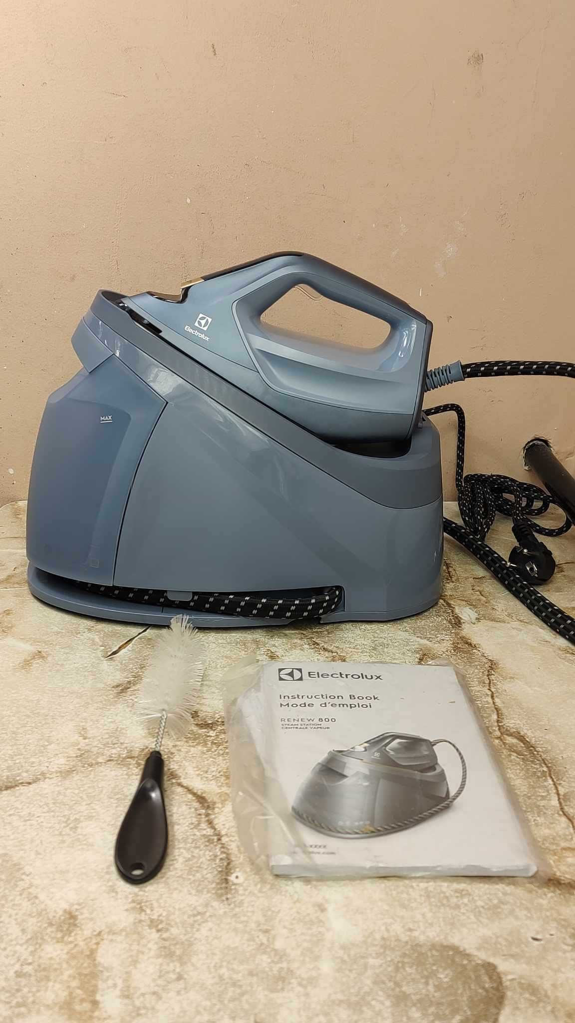 Generator pary Electrolux E8ST1-6DBM 2400W Stacja parowa