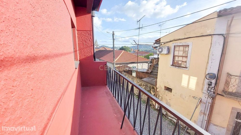 Prédio com 2 pisos em Dume, Braga