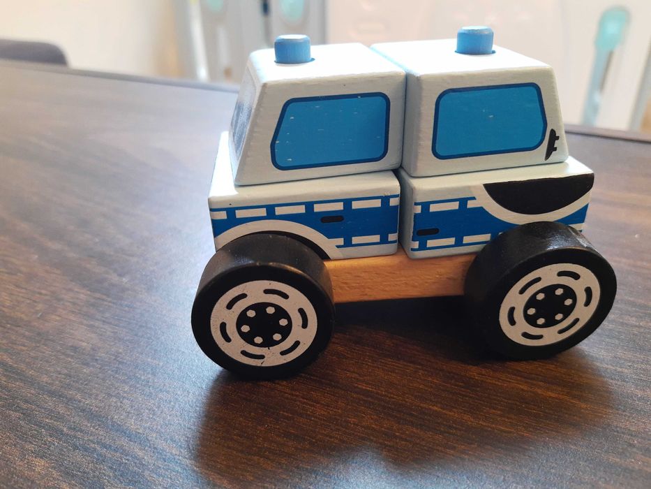 Drewniany samochód policyjny Playtive układanka