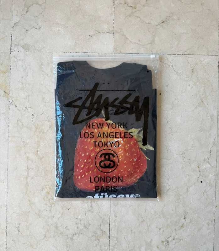 Koszulka Stussy z nadrukiem truskawkowym M·Nowa z metkami·Stüssy