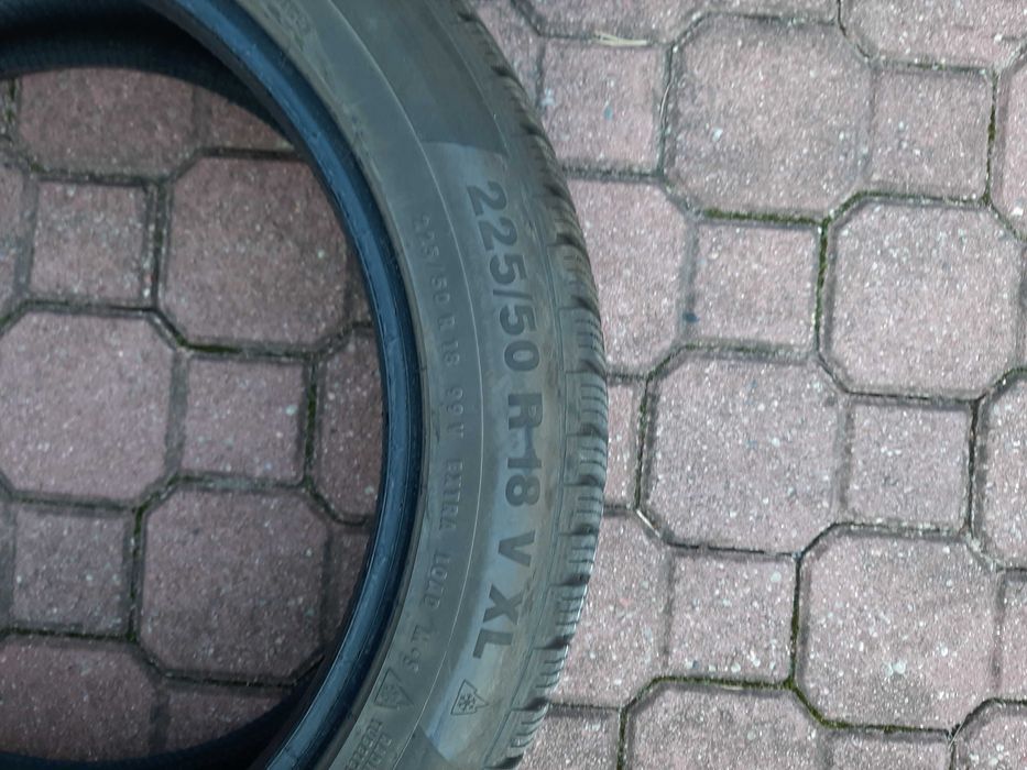 Opony zimowe 4 sztuki Continental rozmiar 225/50 R 18 V XL