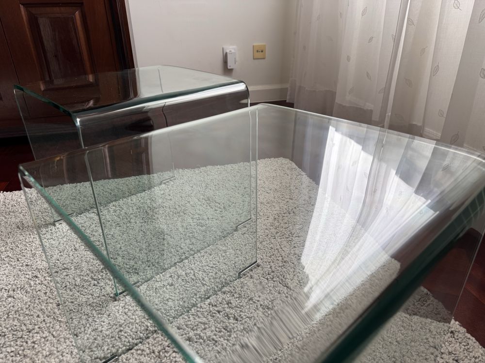 Mesas de apoio em vidro