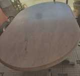 mesa em mármore oval.