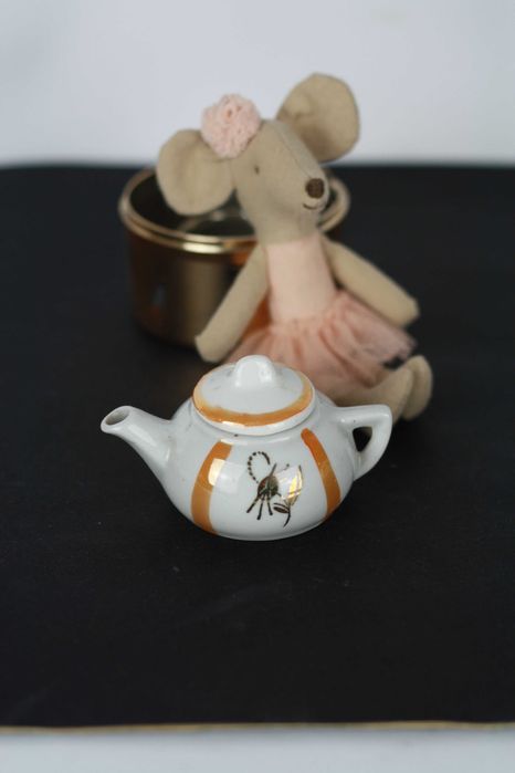 Mini porcelanowy dzbanek do herbaty dla lalek