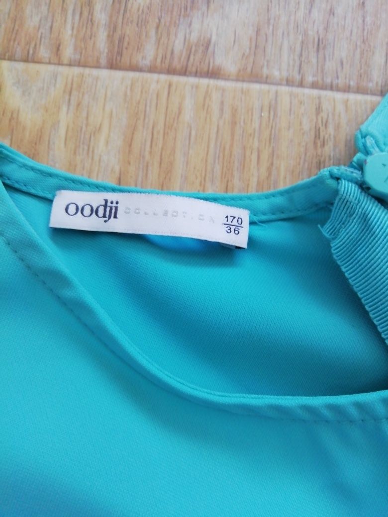 Платье фирмы Oodji