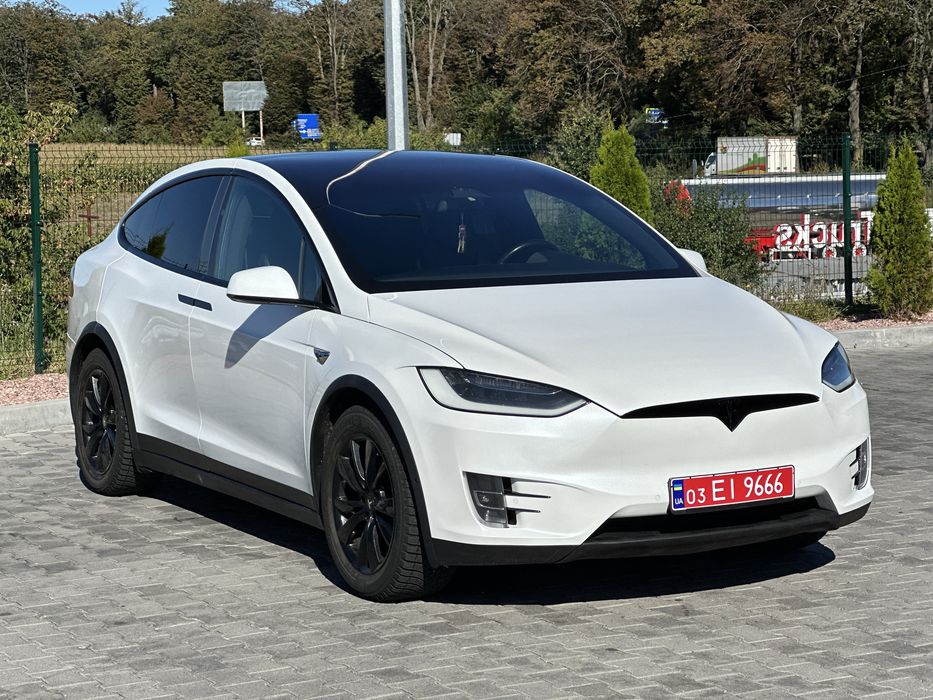 Tesla Model X 90D Європа