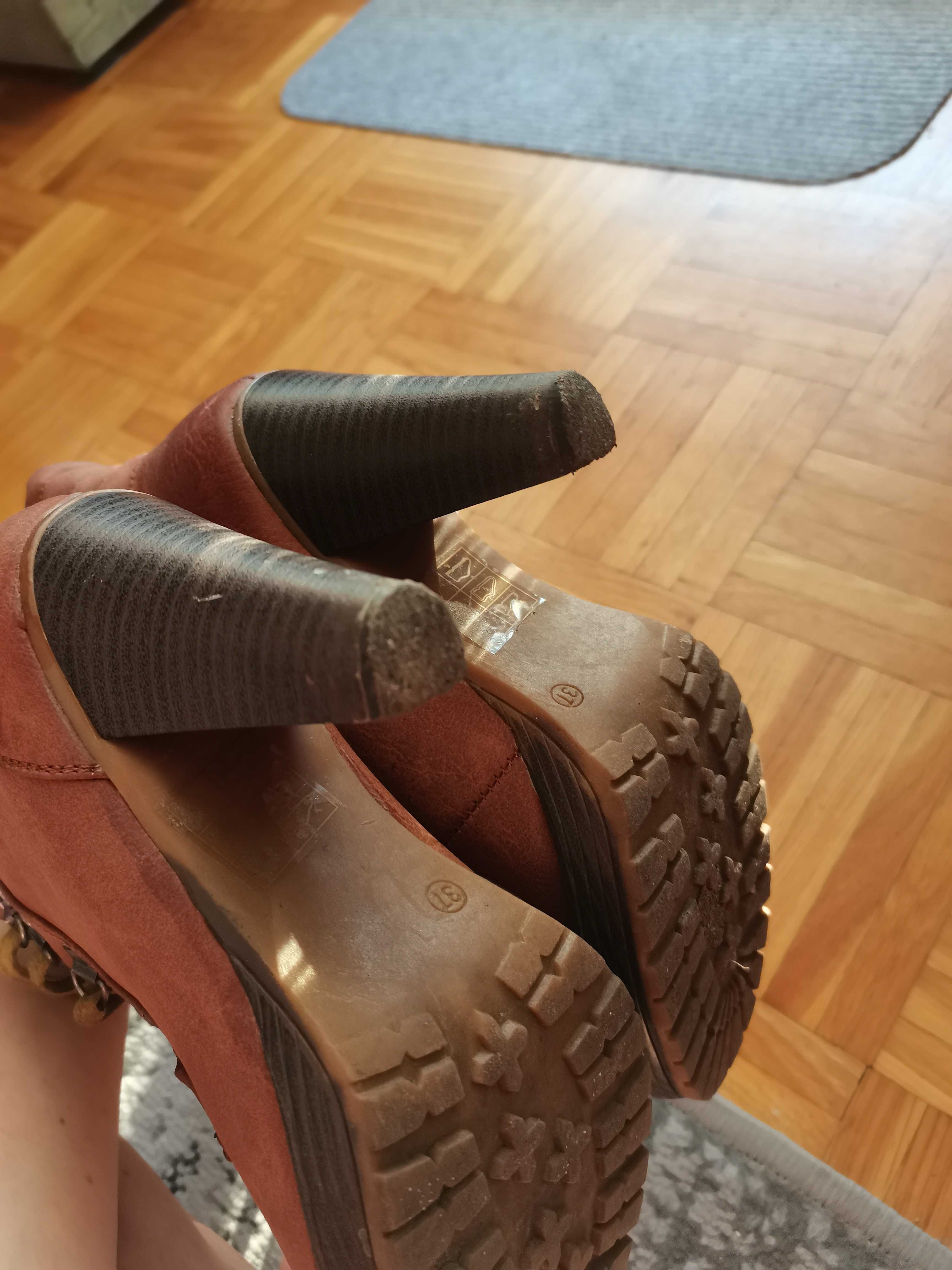 Botki na obcasie