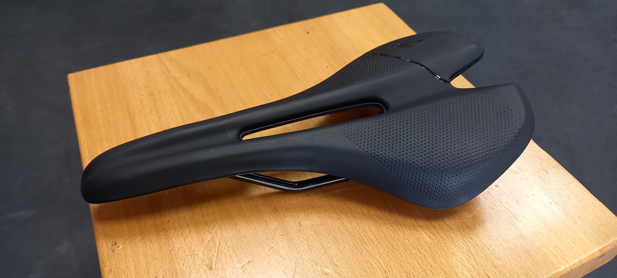 Siodełko Specialized Toupe Cro-mo 143mm  z nowego roweru!