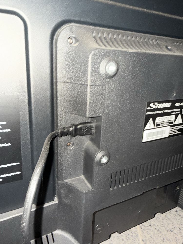 Televisão Strong 43’