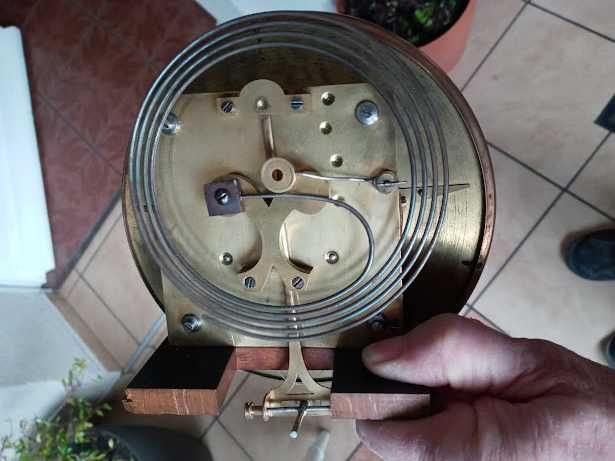 Stary, linkowy zegar wiedeński.