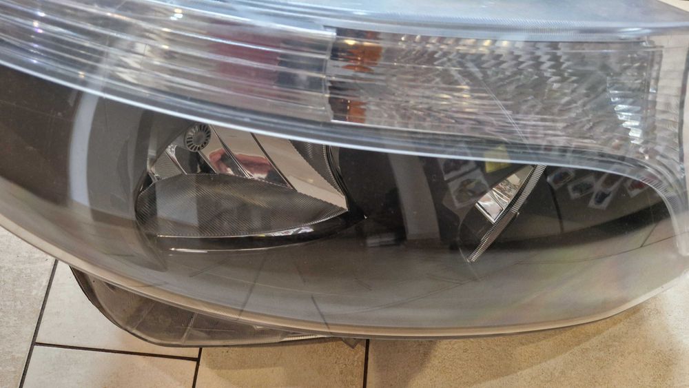 Lampy przód mercedes V w447