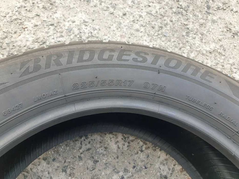 225/55 R17 97H Bridgestone BlizzakLm001 зима 2штуки протектор 5.5-6 мм