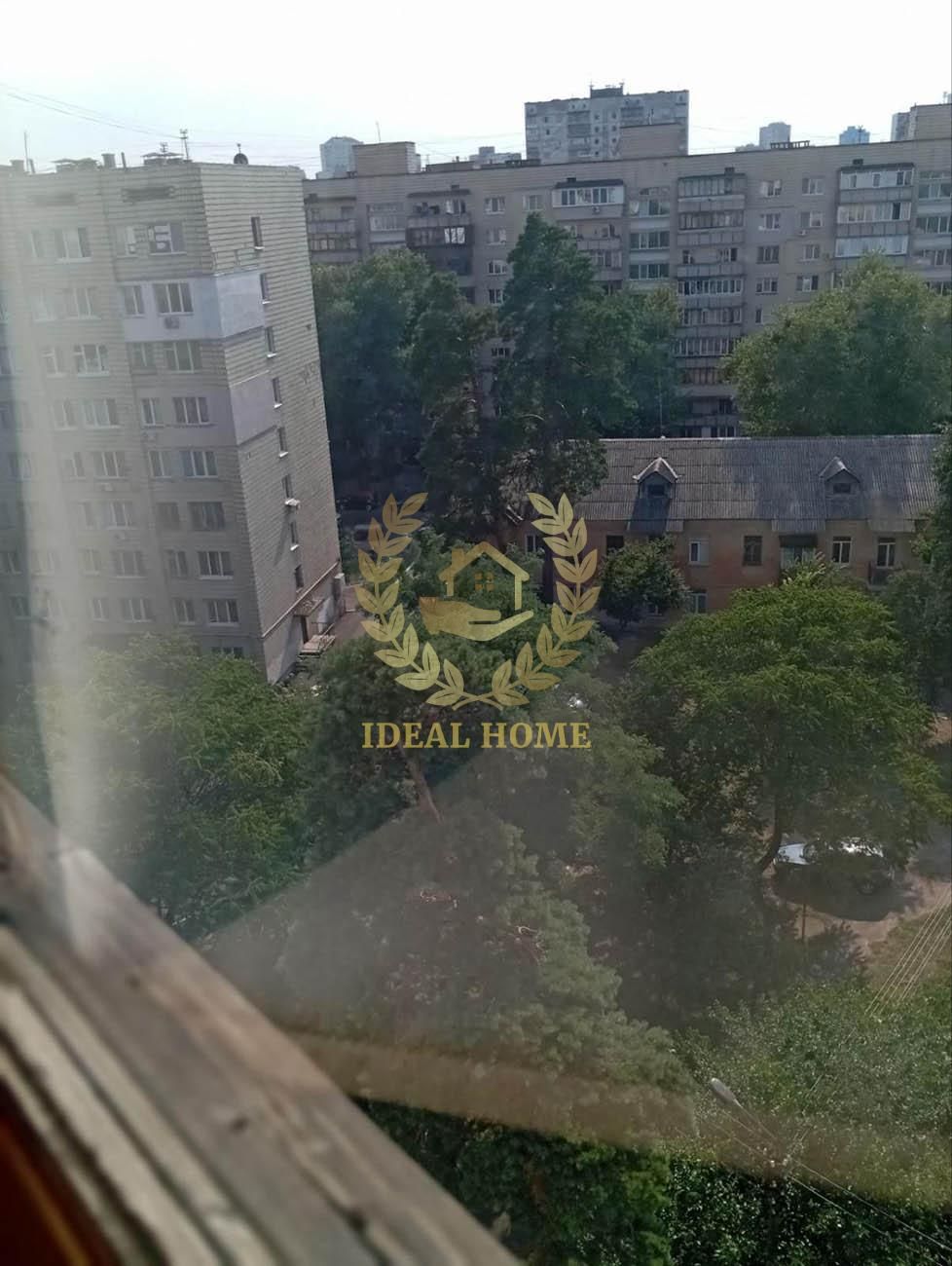 "Продається квартира 1 кімната в затишному спальному районі Києва"