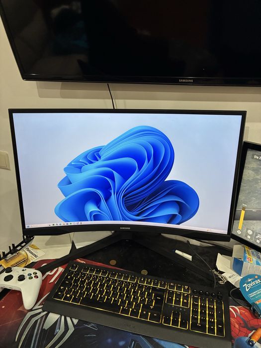 Samsung Odyssey G5 27”