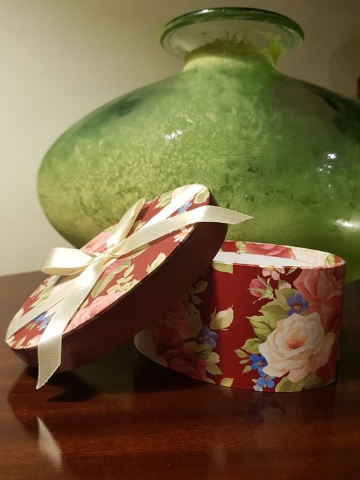 Pudełko, pudełeczko kartonowe na niewielki prezencik