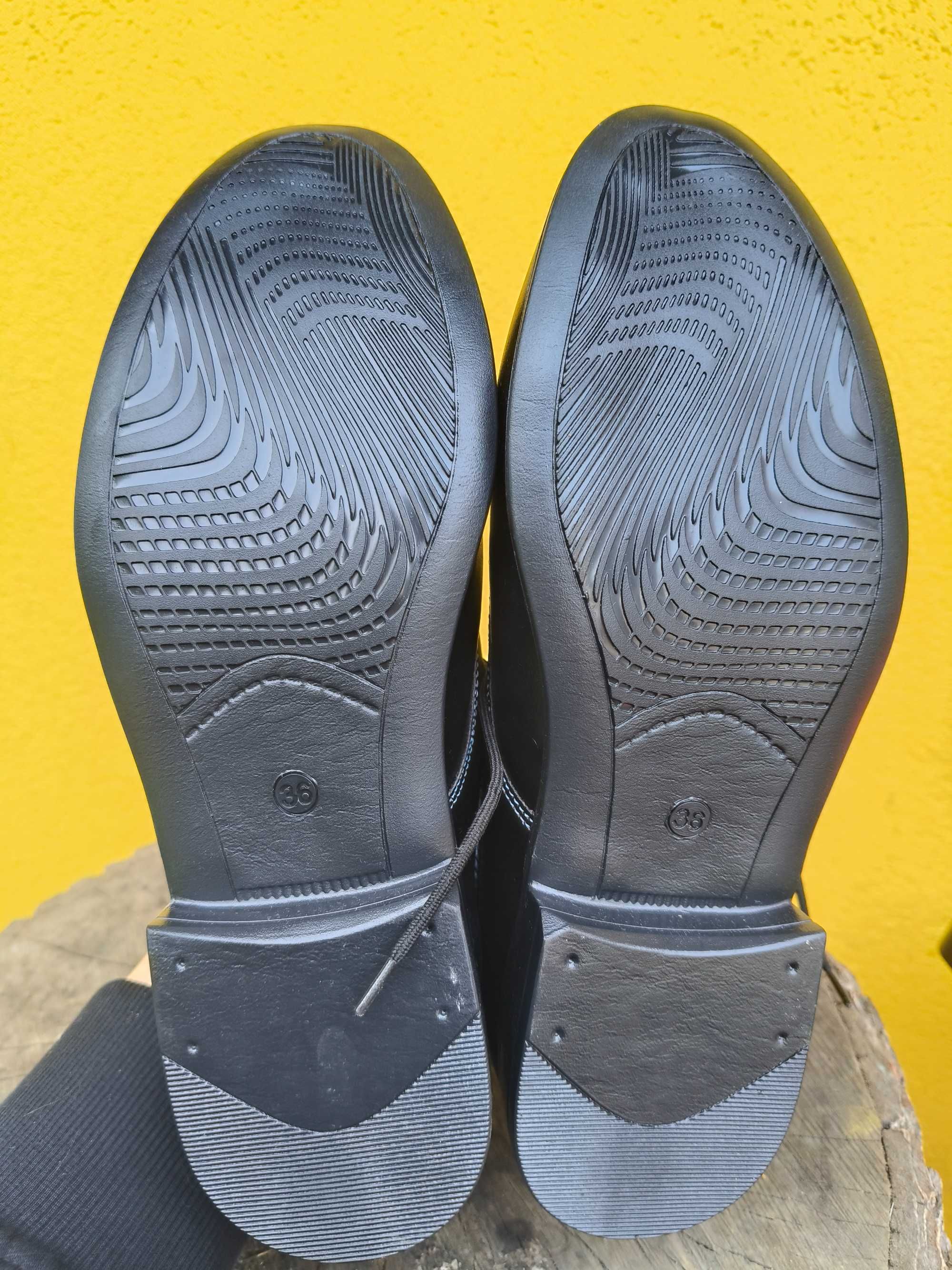 Czarne buty wizytowe chłopięce r.36