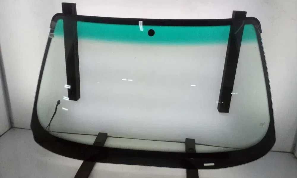 Szyba samochodowa przednia czołowa używana BMW DOWÓZ