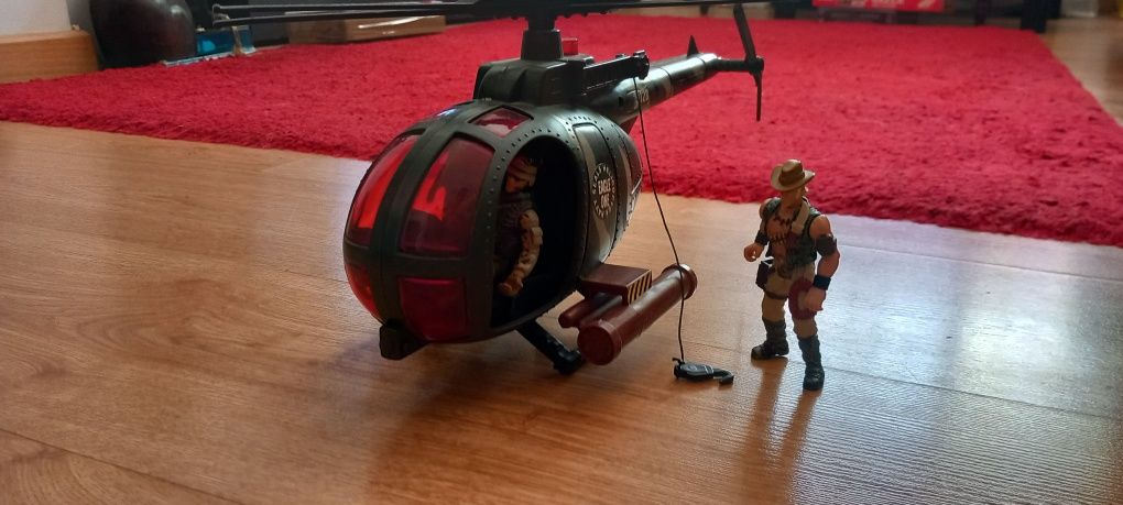 Helicóptero com 2 bonecos  soldados