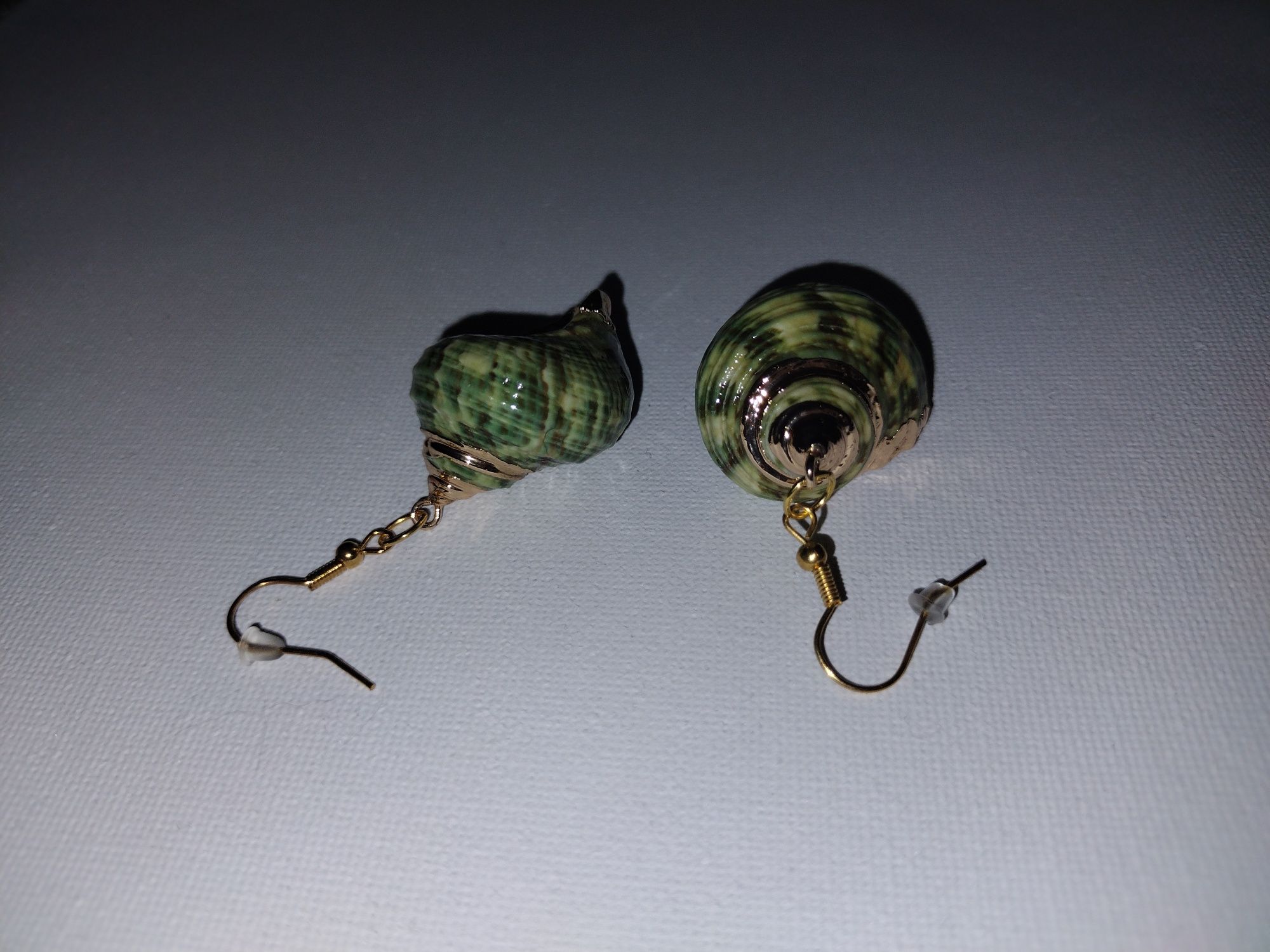 Kolczyki wiszące muszelki zielone złoto handmade nietypowe wyjątkowe