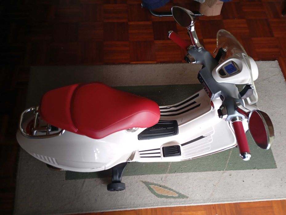 Vespa automática criança