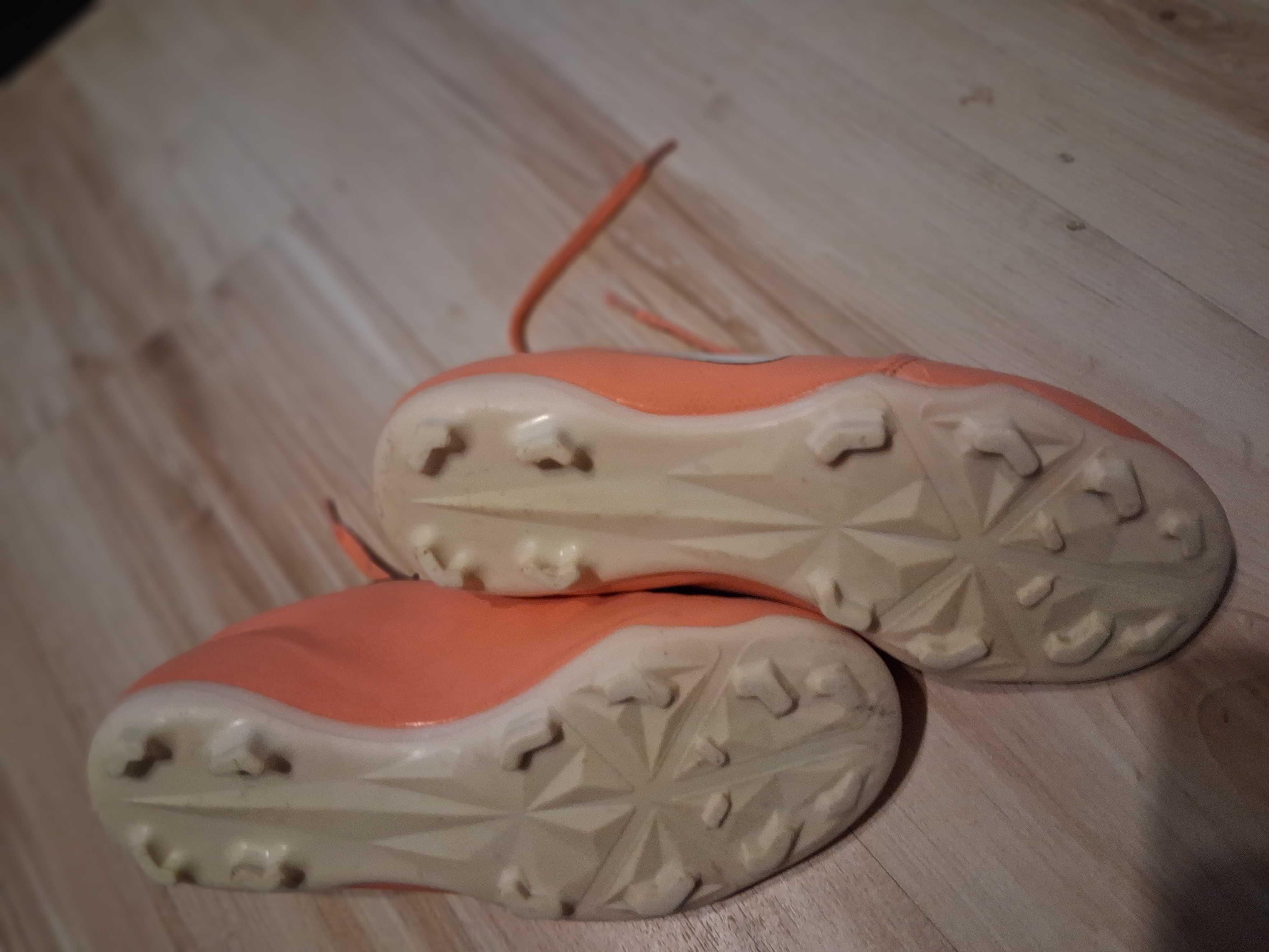 Korki, buty piłkarskie NIKE rozm. 35,5
