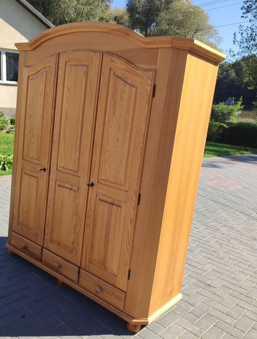 Szafy sosnowe 2 , 3 drzwiowe stan bdb