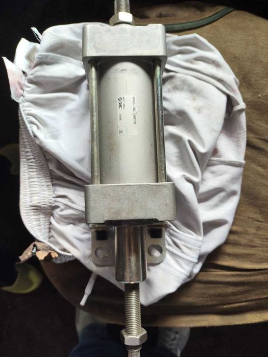 SMC MBB63-75Z — пневматичний циліндр