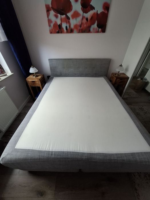 Szare 2 osobowe łóżko