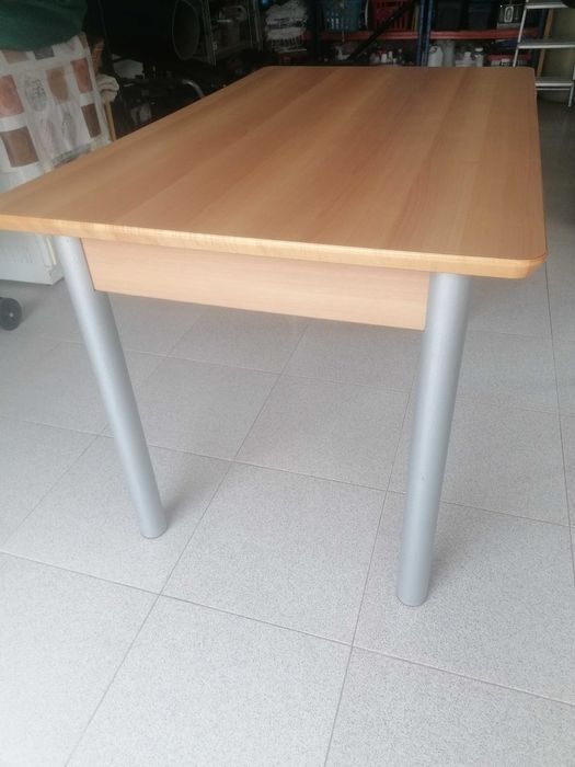 vendo mesa de cozinha muito bom estado