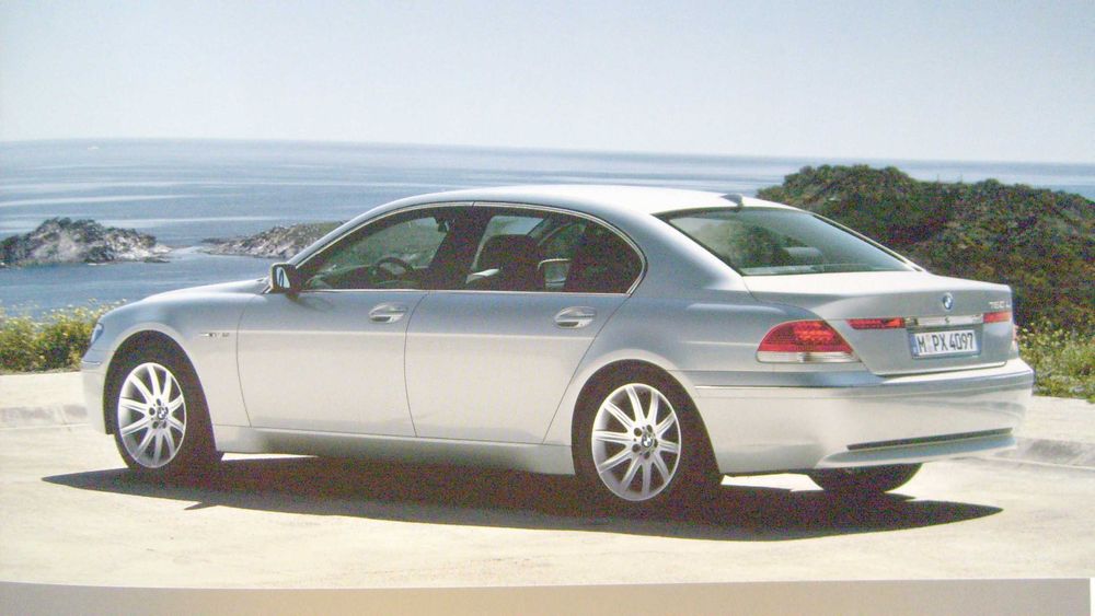 BMW 7 E65 2003 - bardzo obszerny prospekt - 126 stron ! stan BDB !