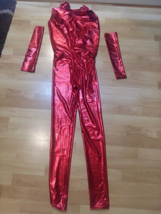 Kombinezon a la latex nowy