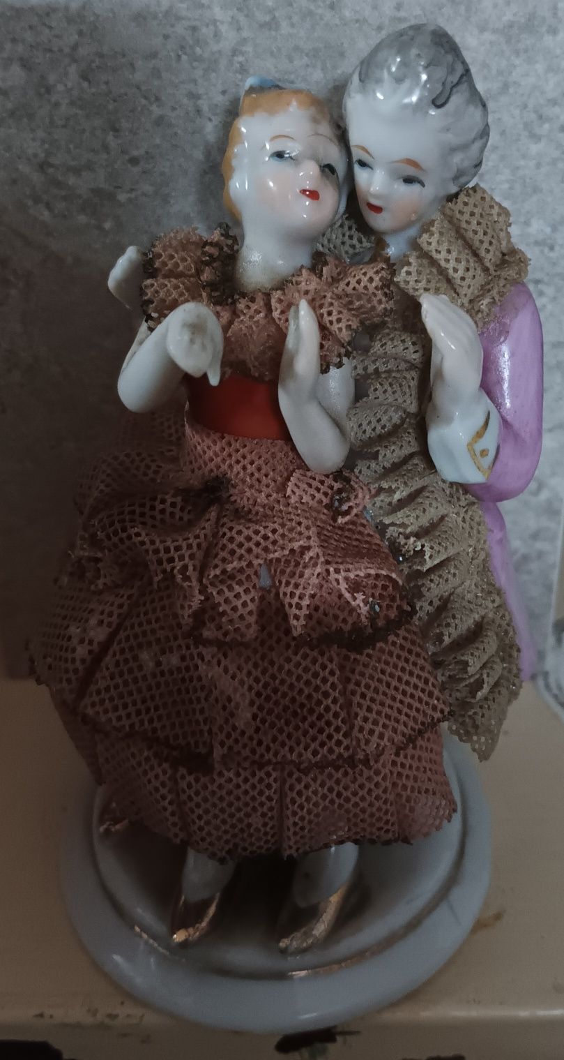 2 figuras de porcelana muito antigas