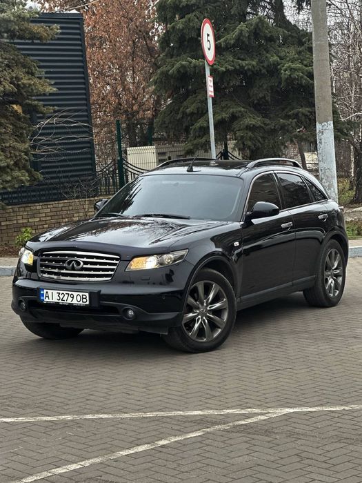 Infiniti FX35 rest