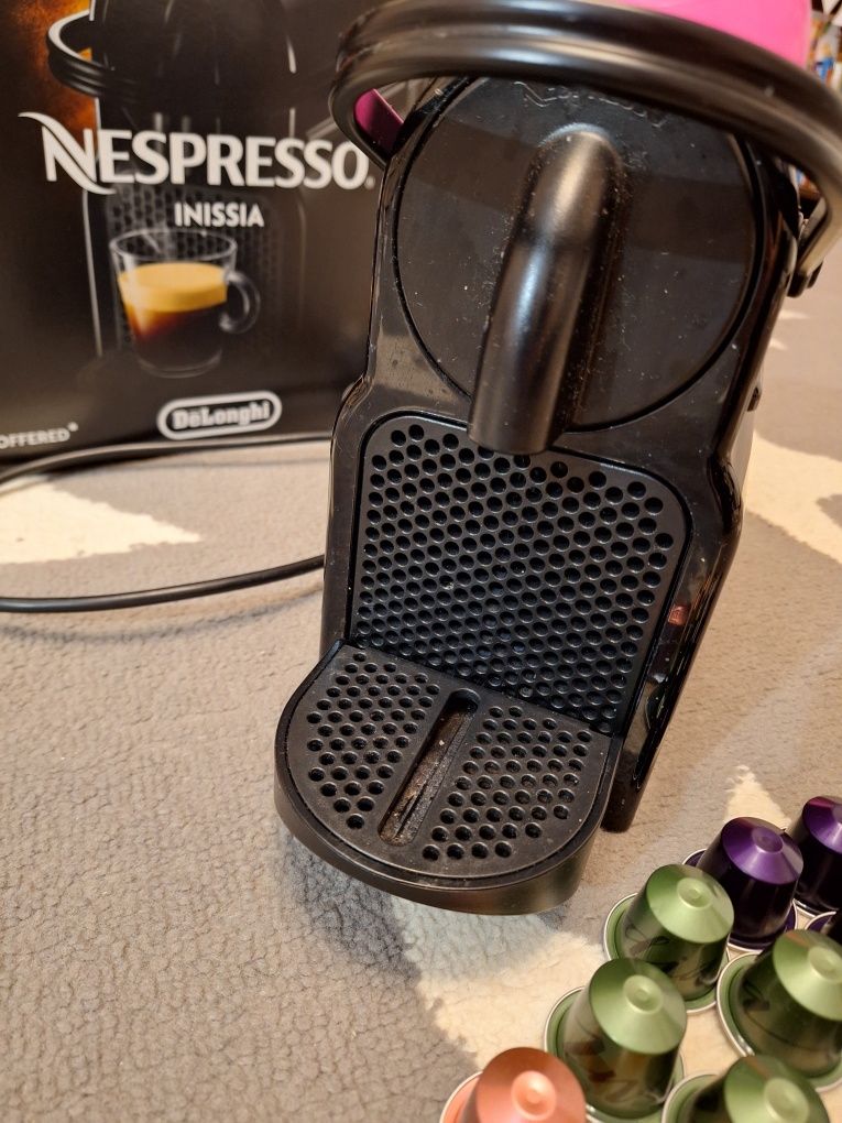 Ekspres do kawy na kapsułki Nespresso Inissia DeLonghi