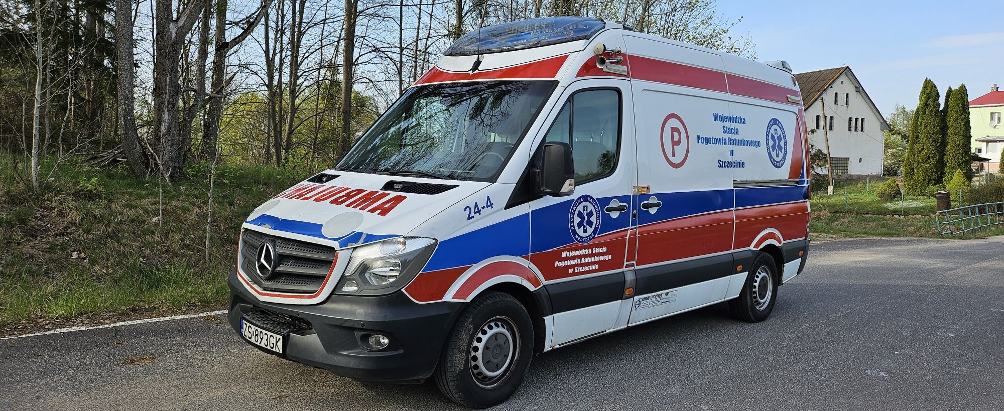 Ambulans karetka Mercedes sprinter  319 v6 automat nosze przejscie 16r