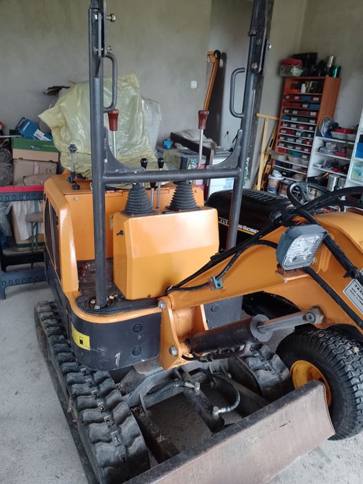 Minikoparka XN 08 chińska . Waga 880 kg