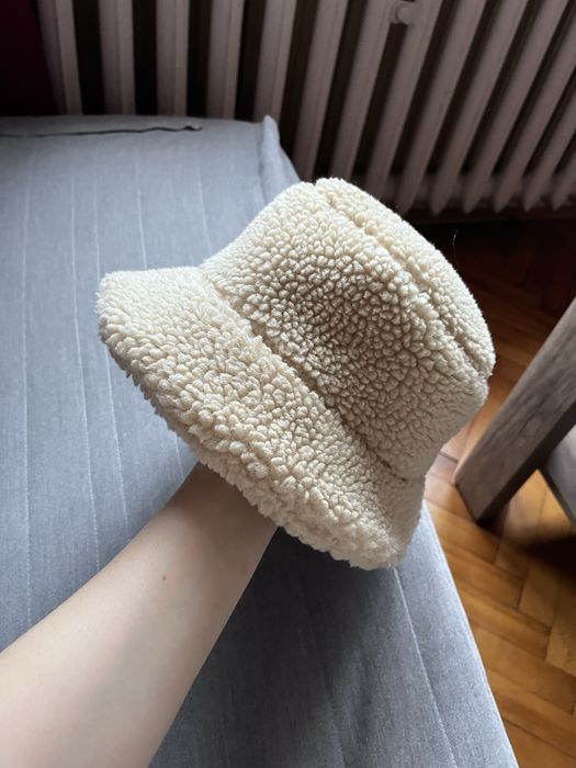 Czapka baranek buckethat beżowa fluffy