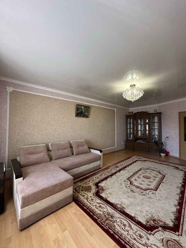 продаж 3 кімнатної квартири в центрі міста.Можна під  державні програм