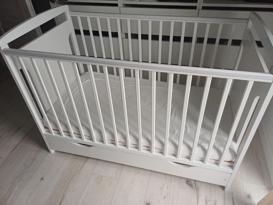 Sprzedam łóżeczko dziecięce białe z szufladą