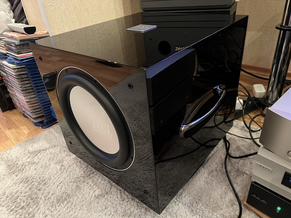 Сабвуфер Rel S812. High end. Топовый. Хорошая цена. Состояние нового.