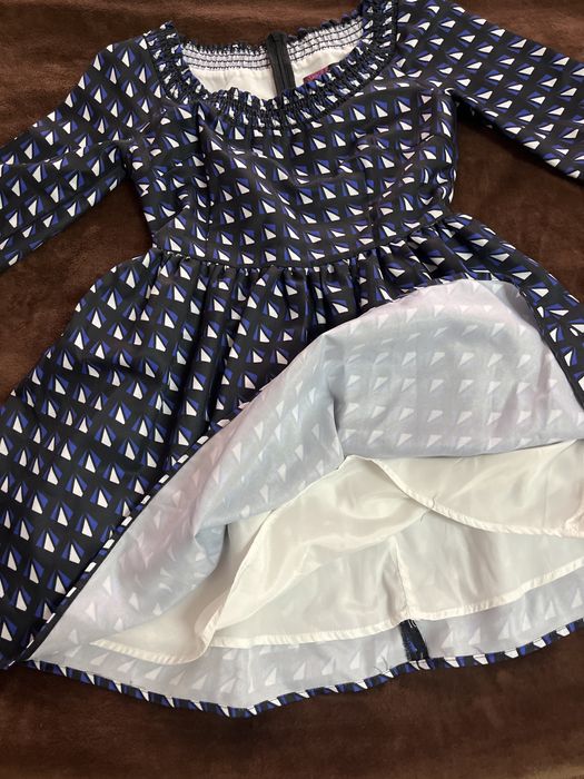 Платье на девочку 10-12 лет .