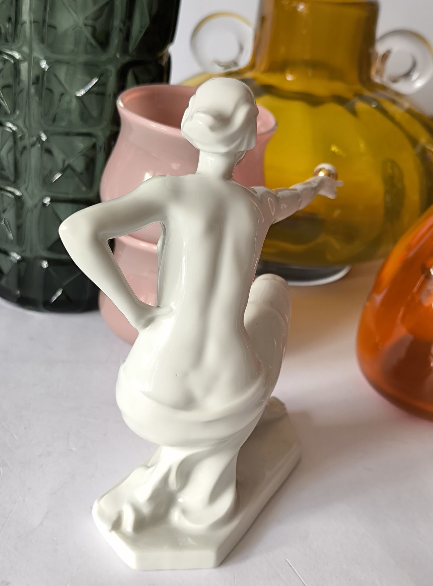 Figurka Art Deco kobieta z kulą Volkstedt Turyngia piękna porcelana