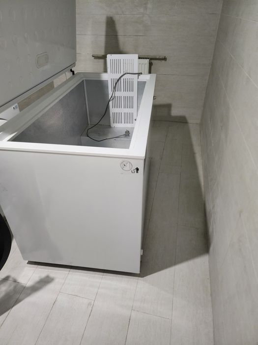 Морозилка Electrolux ПОД РЕМОНТ  морозильний ларь 371 л  компресор під