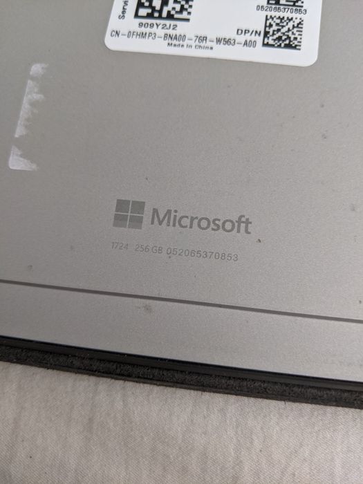 Microsoft Surface Pro 4 i5-6300/8Gb/256Gb с клавиатурой и зарядкой