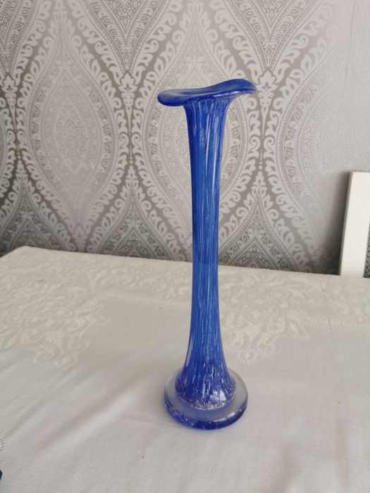 Niebieski wąski wazon