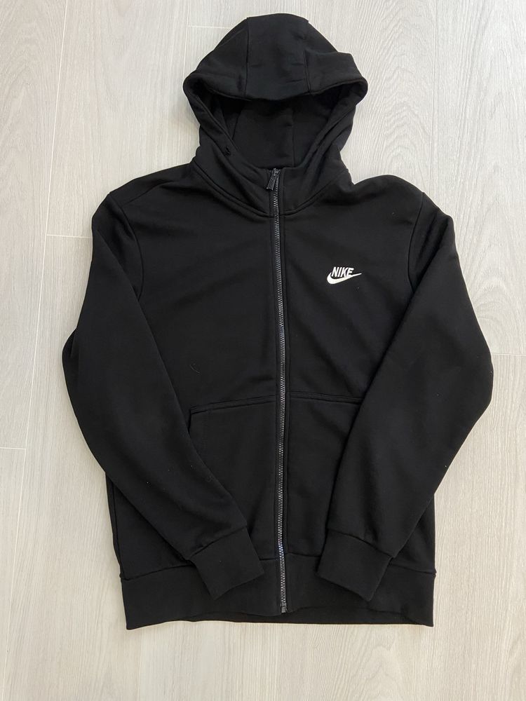 Кофта Nike.