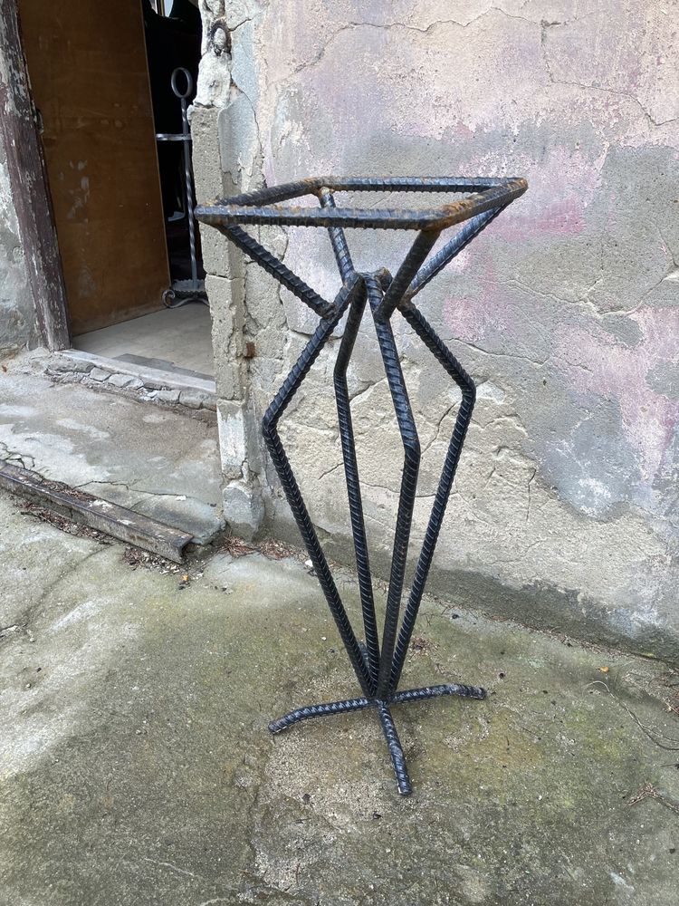 Metalowy używany kwietnik ogrodowy w stylu brut art PRL loft design